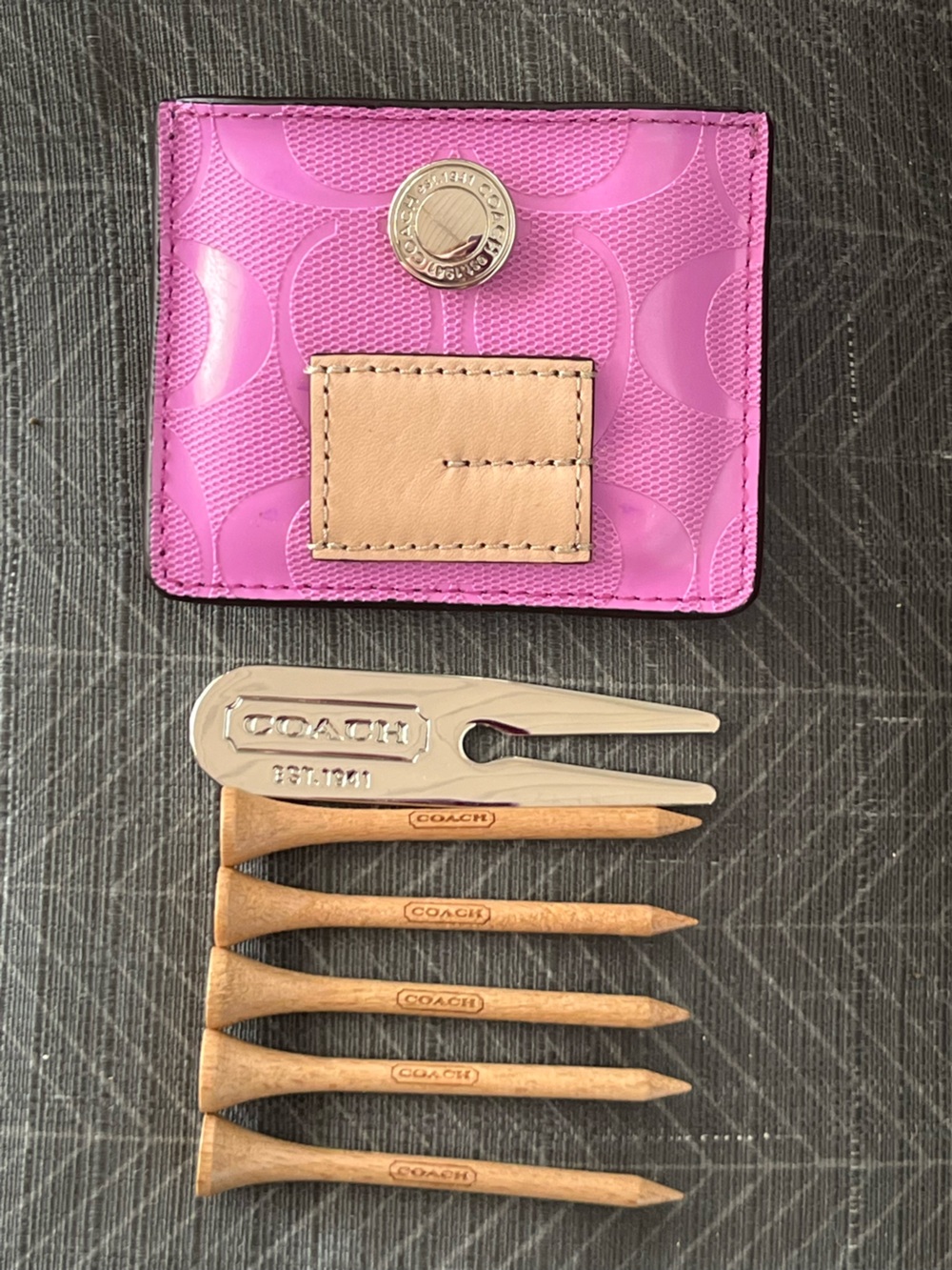 NWT Coach RARE Pink Golf Tee holder and Divot Tool with 5 Coach Branded Tees